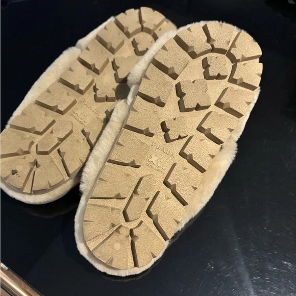 Prada Fussbett Fluffy Genuine Shearling Slide Sandal in excellent condition - Picture 3 of 7